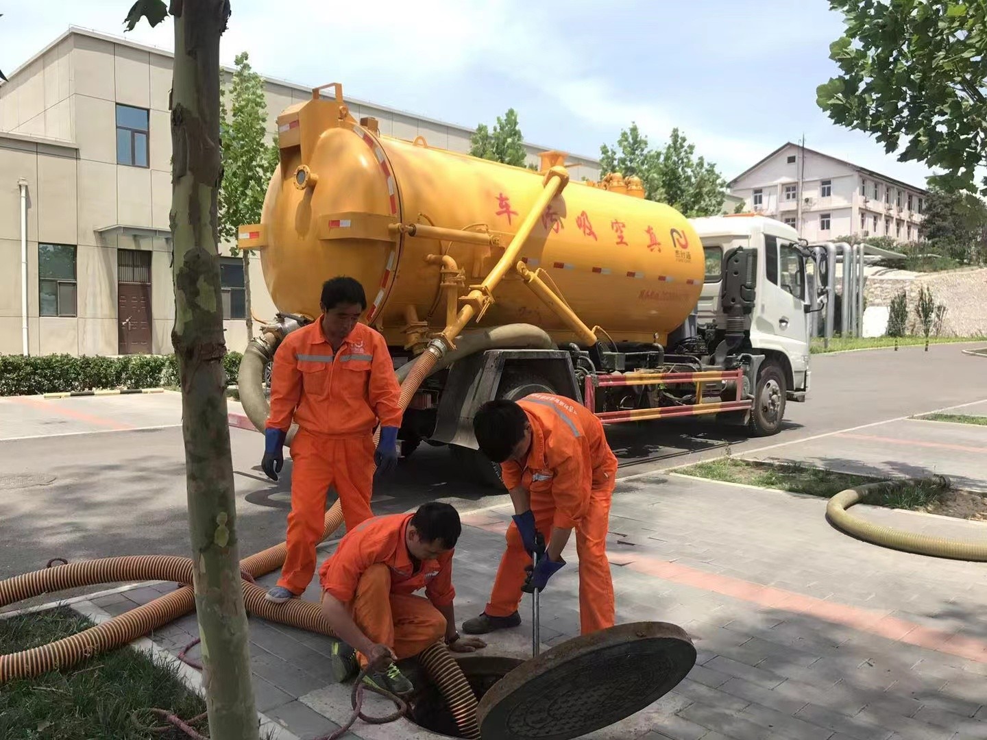 怀集化粪池清理与5-8吨吸粪车施工效率分析
